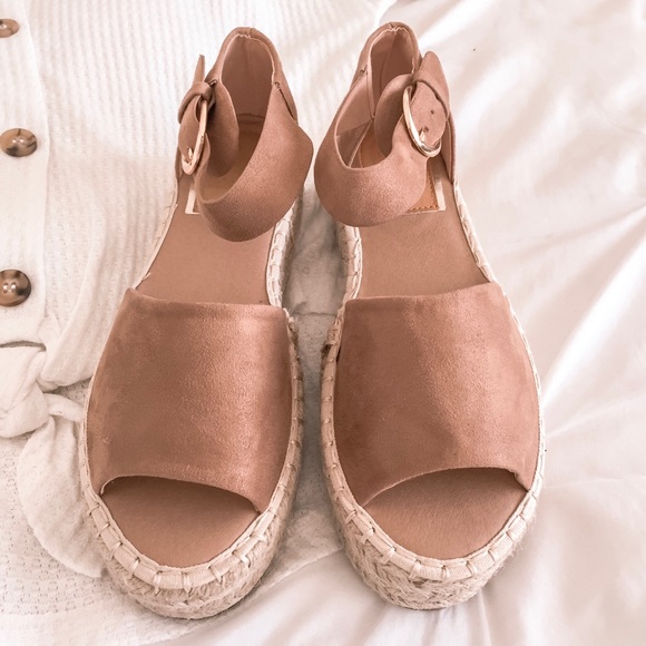 Natural Women Platform Sandal - Picture 3 of 4